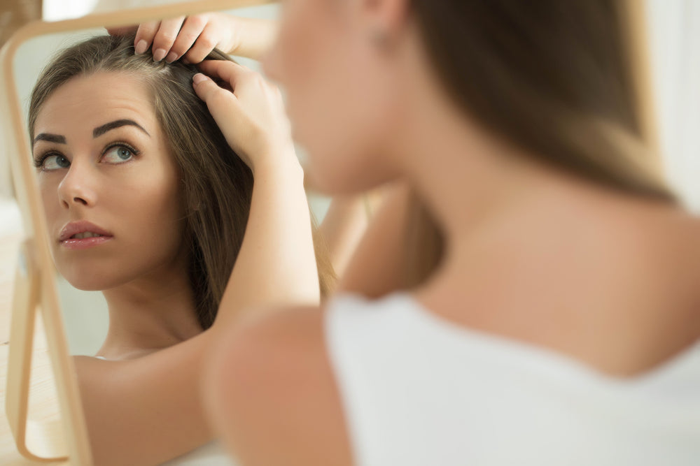 THE EXPERIENCE OF FEMALE PATTERN BALDNESS: WHAT IS IT AND HOW TO TREAT AND CONCEAL IT.